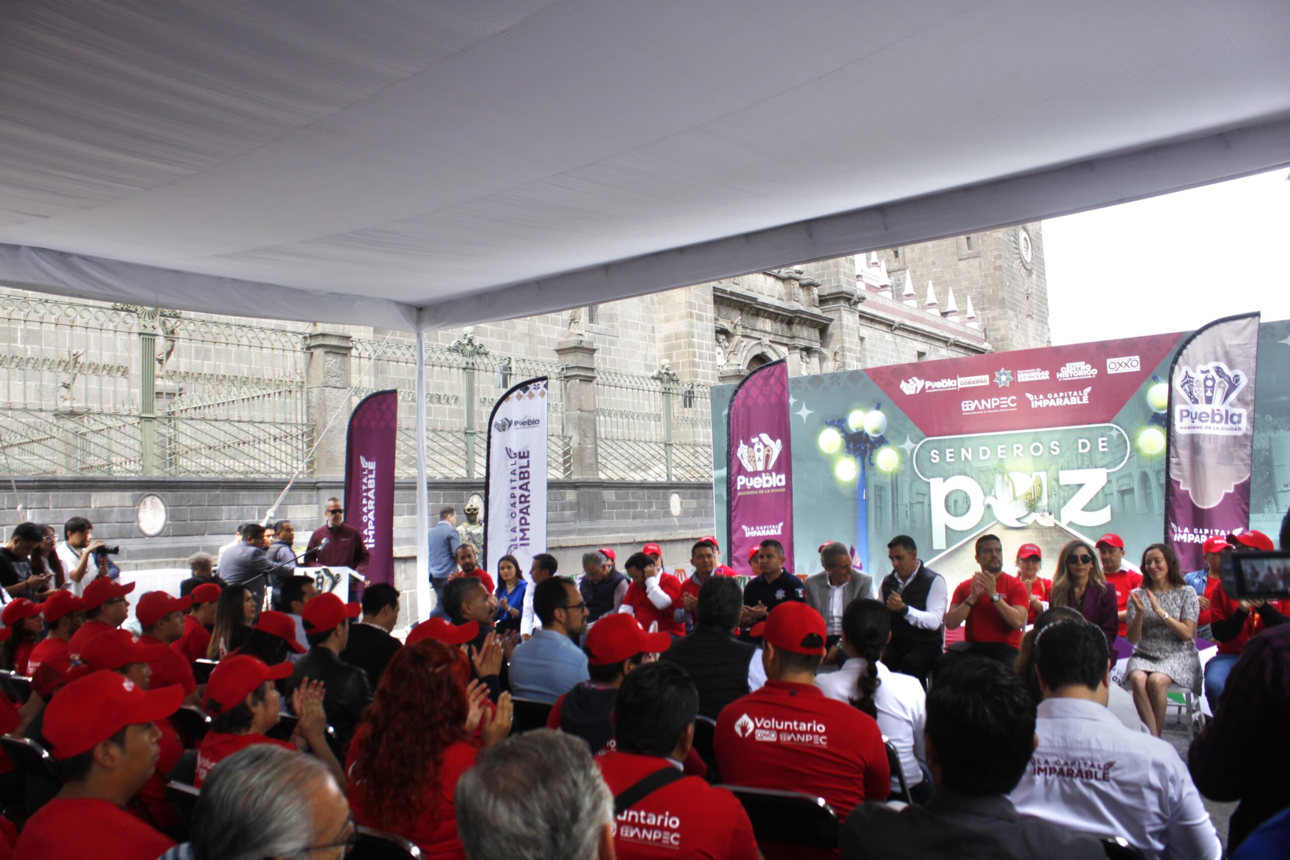 Oxxo se une a los Senderos de paz en Puebla