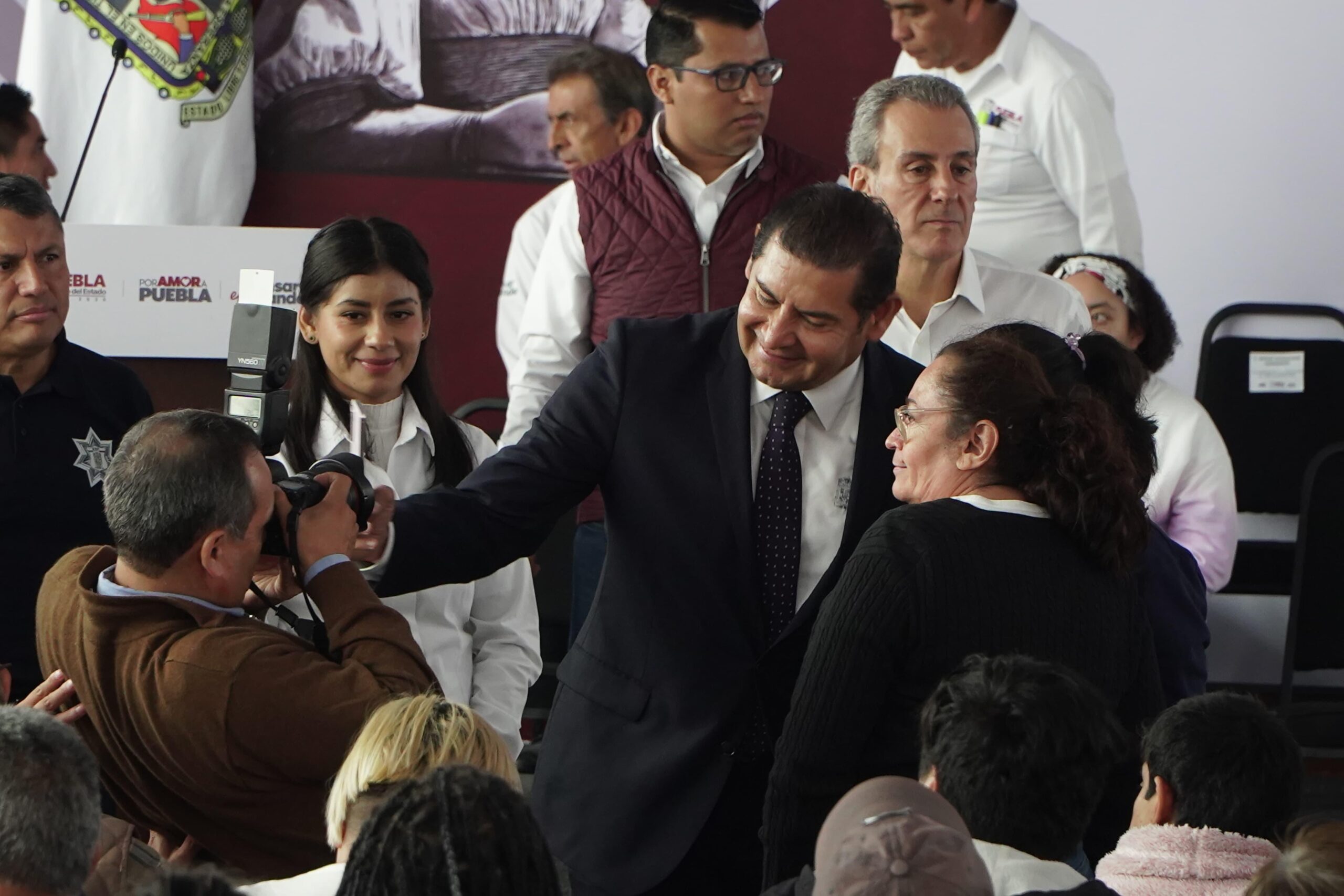 Entregan pensión a personas con discapacidad en Puebla