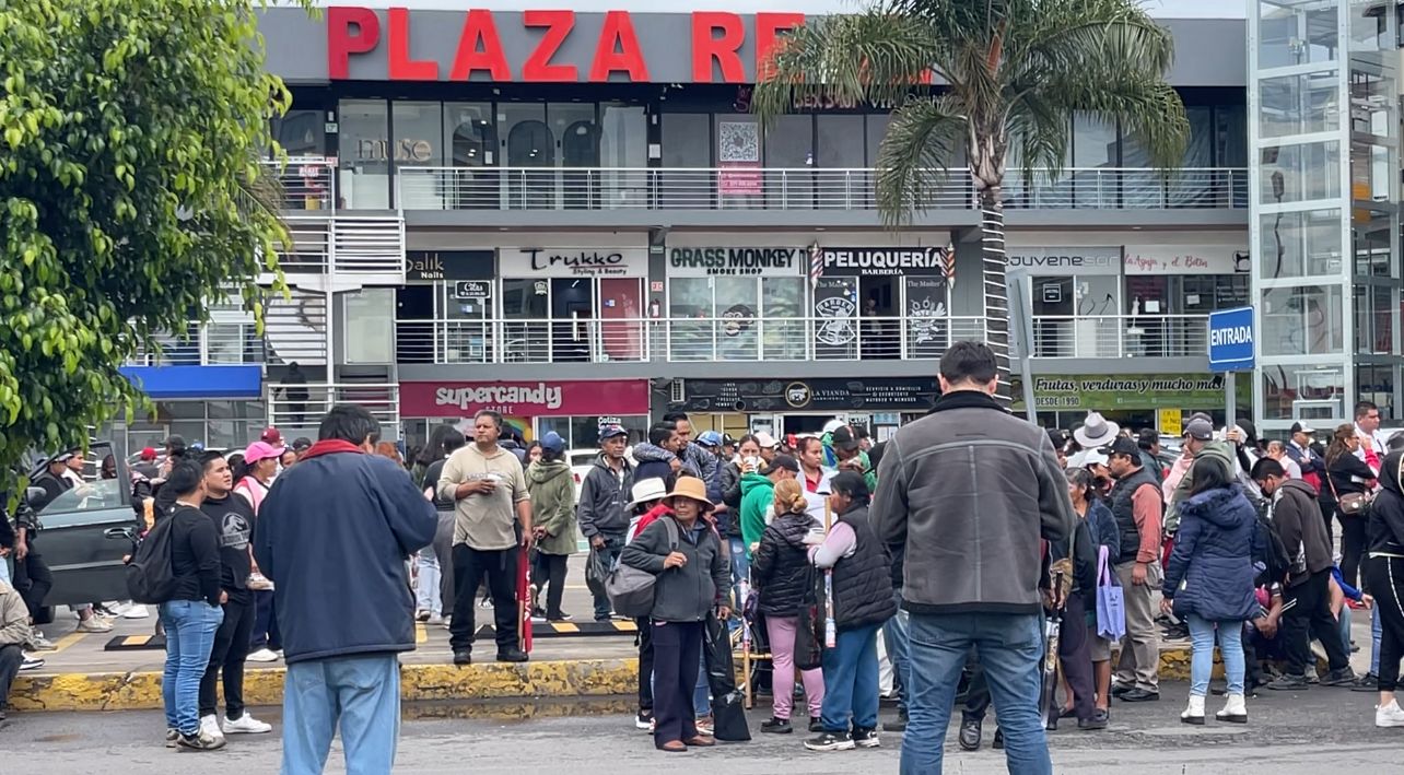 Caos vial por marcha en la Vía Atlixcáyotl