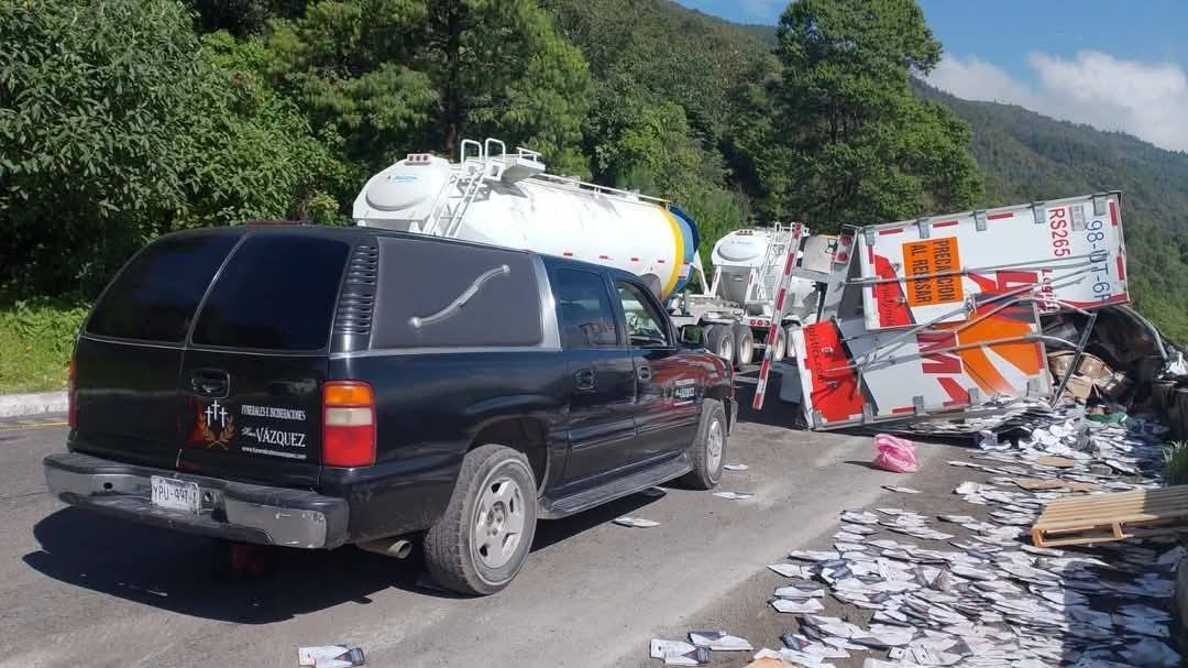 Conductor de tráiler muere tras accidente en la autopista Puebla-Orizaba