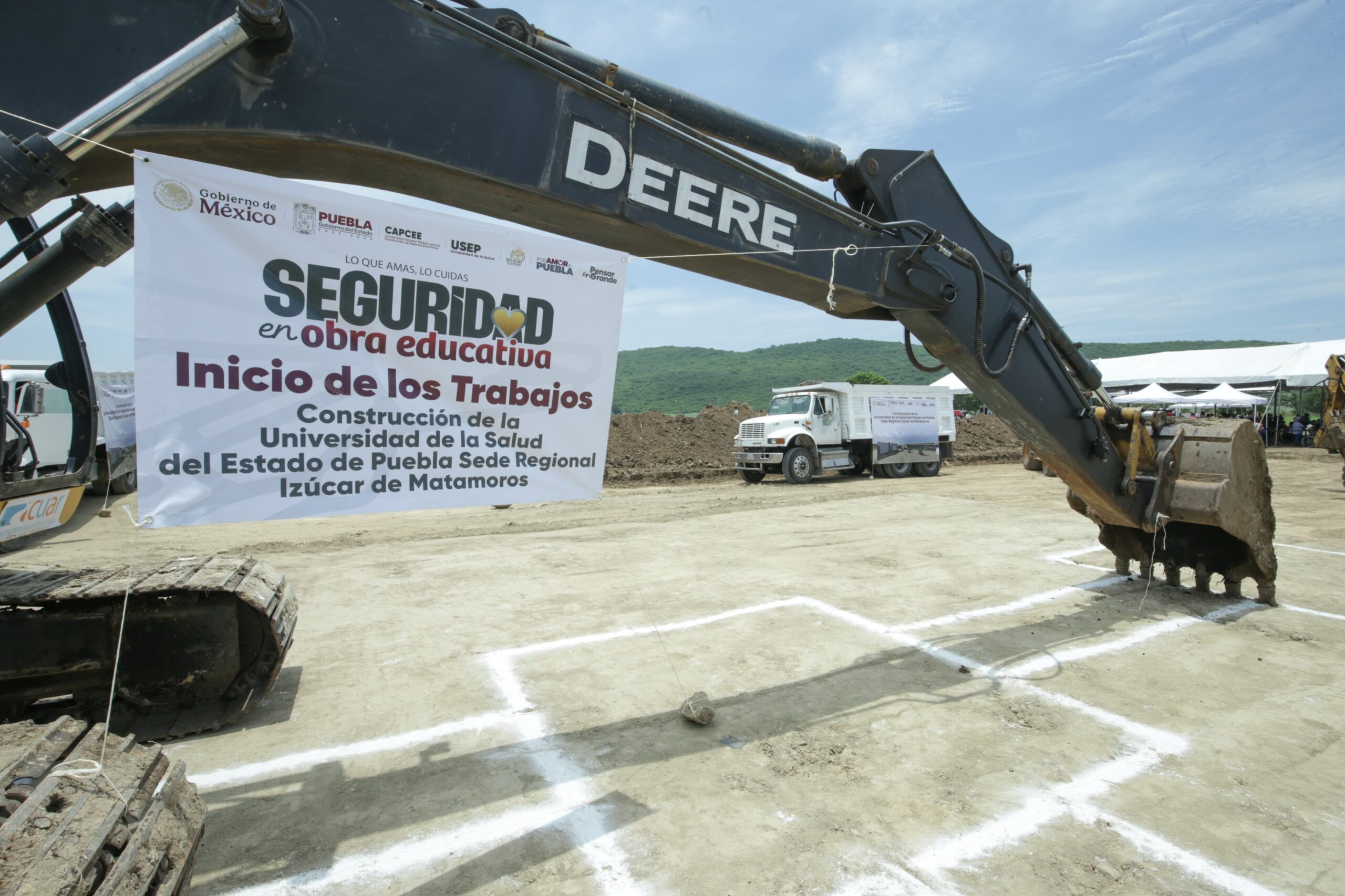 Alejandro Armenta coloca la primera piedra del nuevo campus USEP 