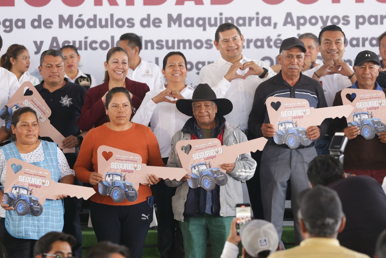 Alejandro Armenta impulsa la productividad agrícola con entrega de maquinaria y apoyos en Huejotzingo