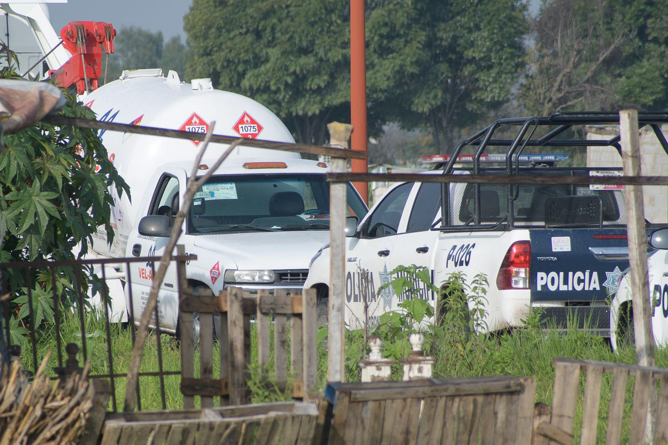 Autoridades aseguran pipas y detienen a presuntos huachicoleros en Coronango Carretera