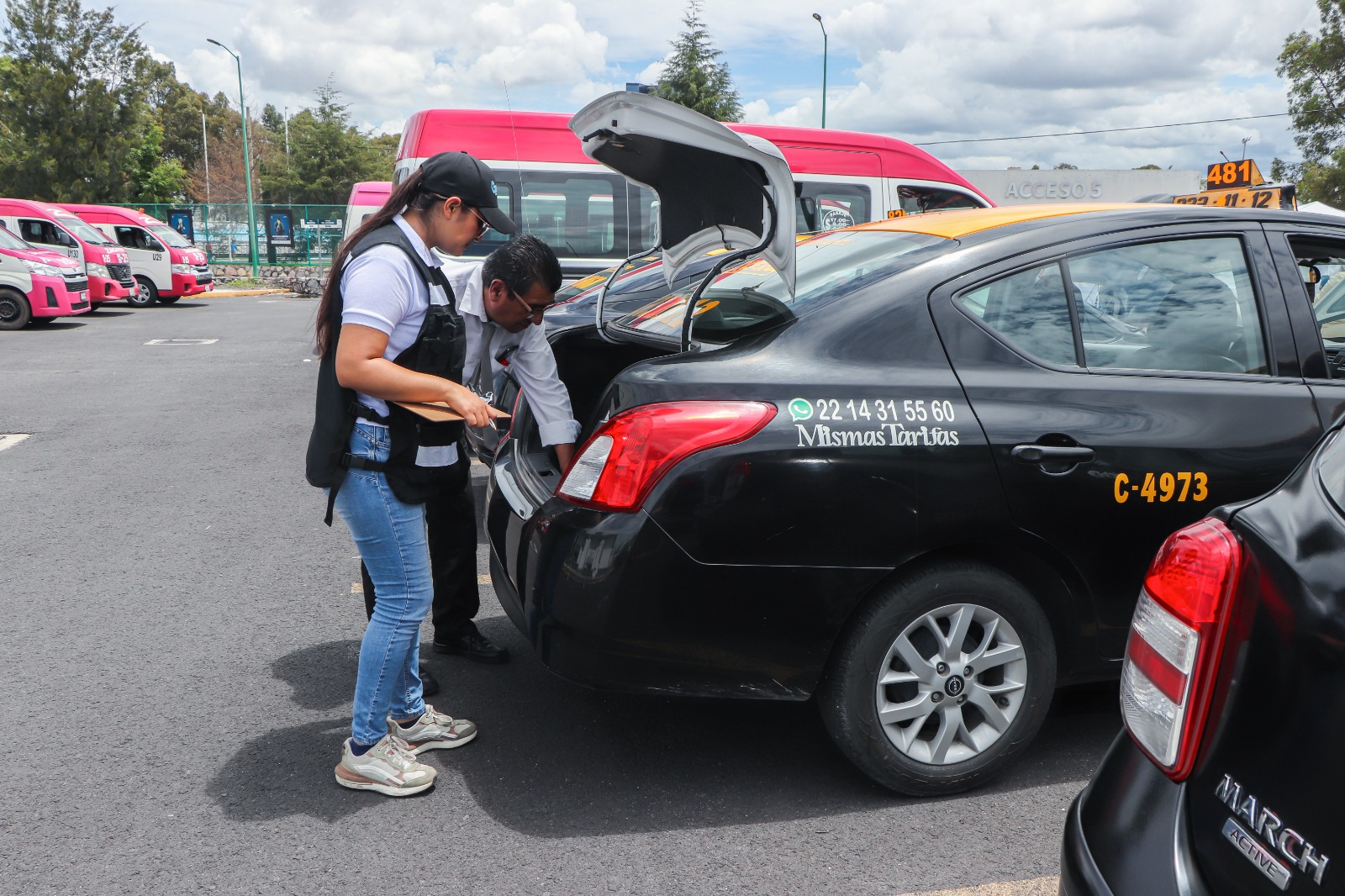 Avanza la revista vehicular en Puebla, más de 500 unidades atendidas en la primera semana Taxi