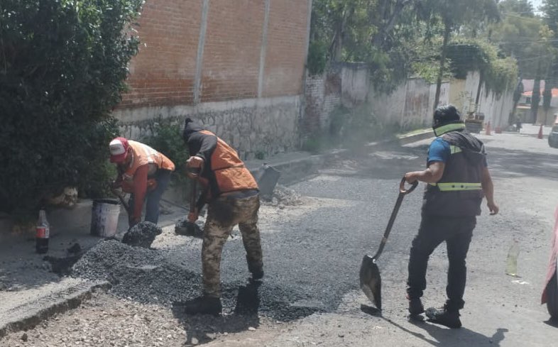"Bacheando Puebla” supera los 90 mil baches tapados en la capital cuadrilla