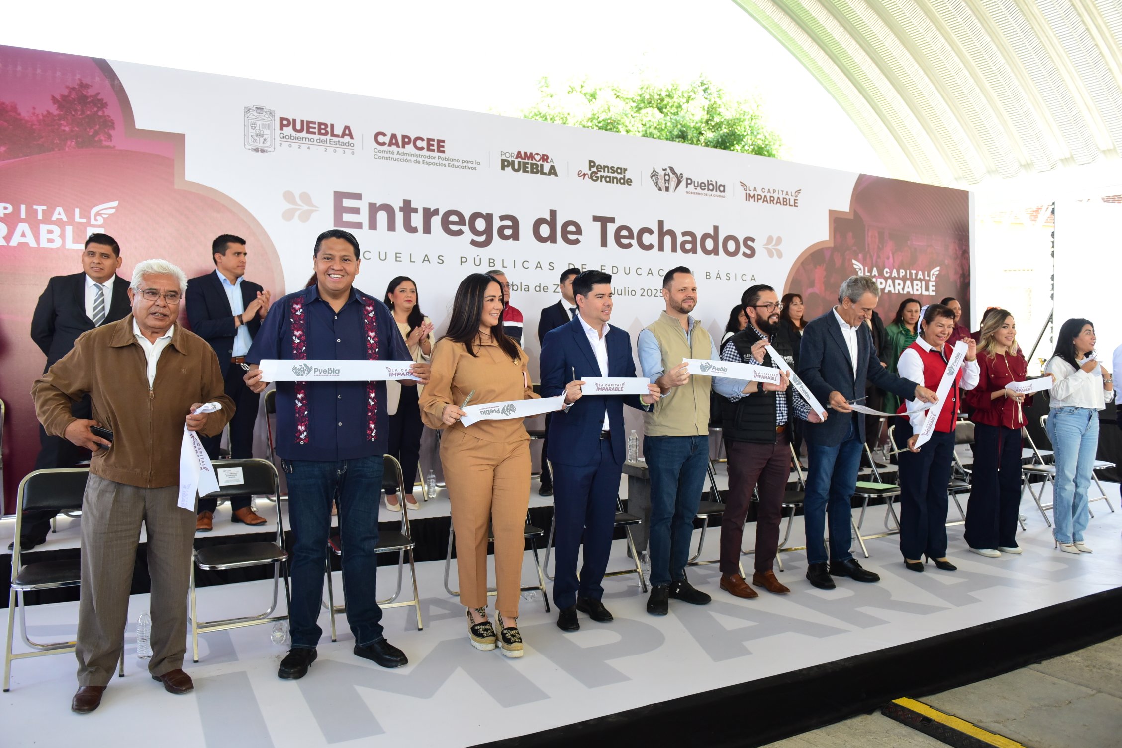 Pepe Chedraui entregó el techado con captador pluvial 22 en Puebla corte de listón