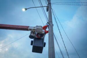 Pepe Chedraui ilumina San Andrés Azumiatla con estrategia “Puebla Brilla”.