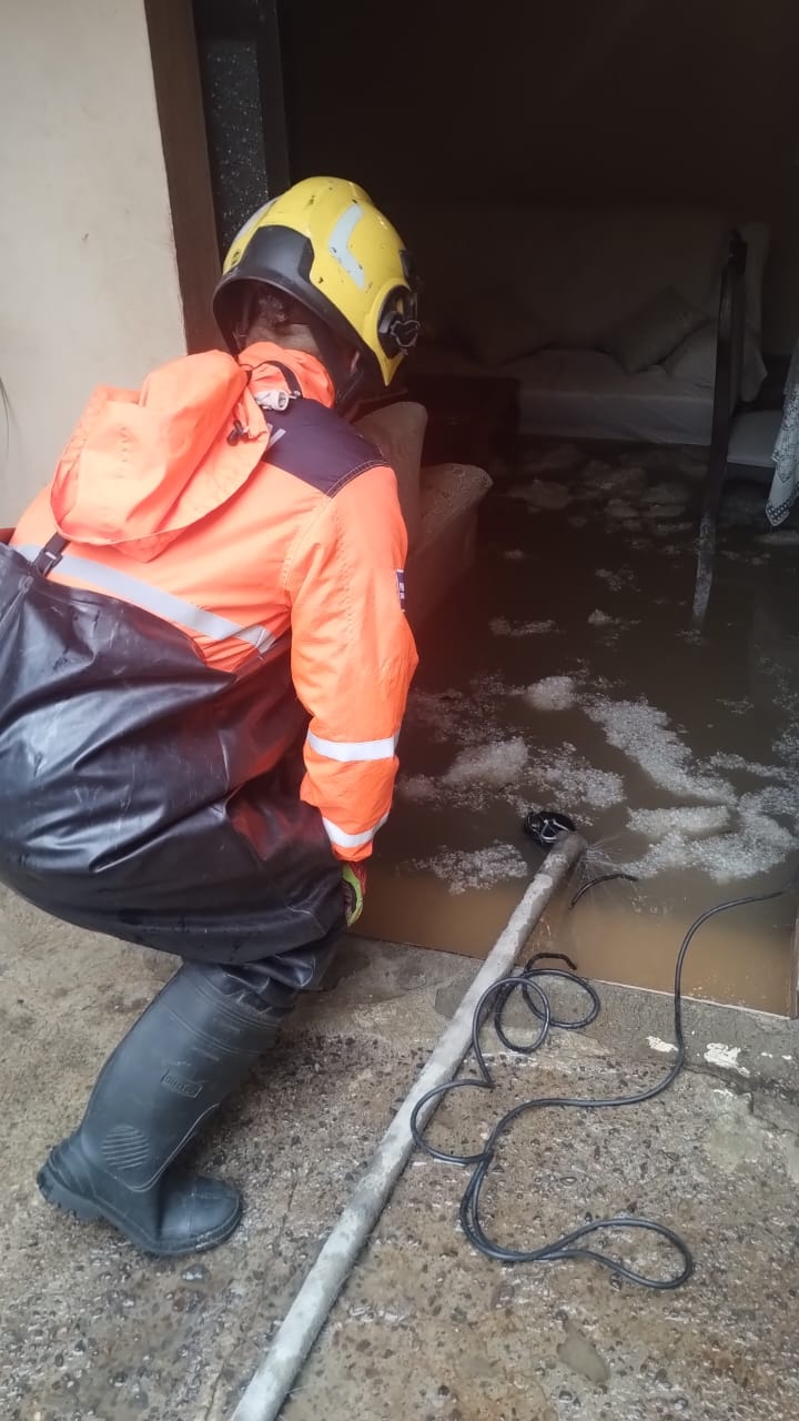 Protección Civil Municipal atiende inundación en Ignacio Romero Vargas; emite recomendaciones ante lluvias intensas