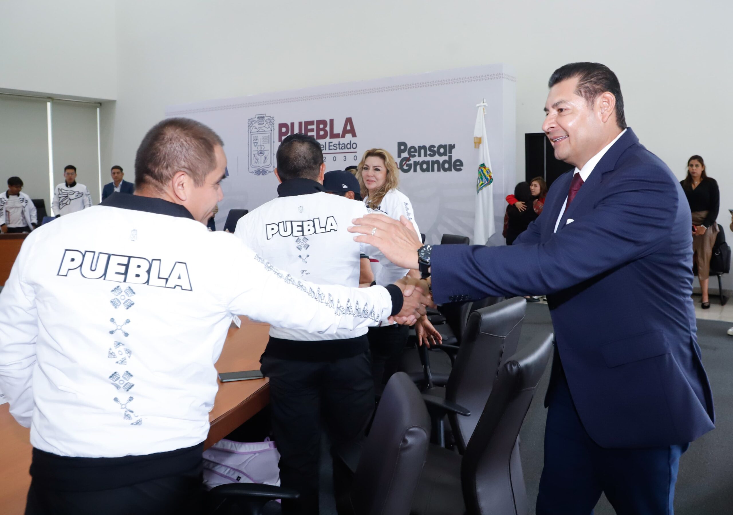 Puebla reconoce a sus atletas rumbo a las Olimpiadas CONADE 2025 Saludo