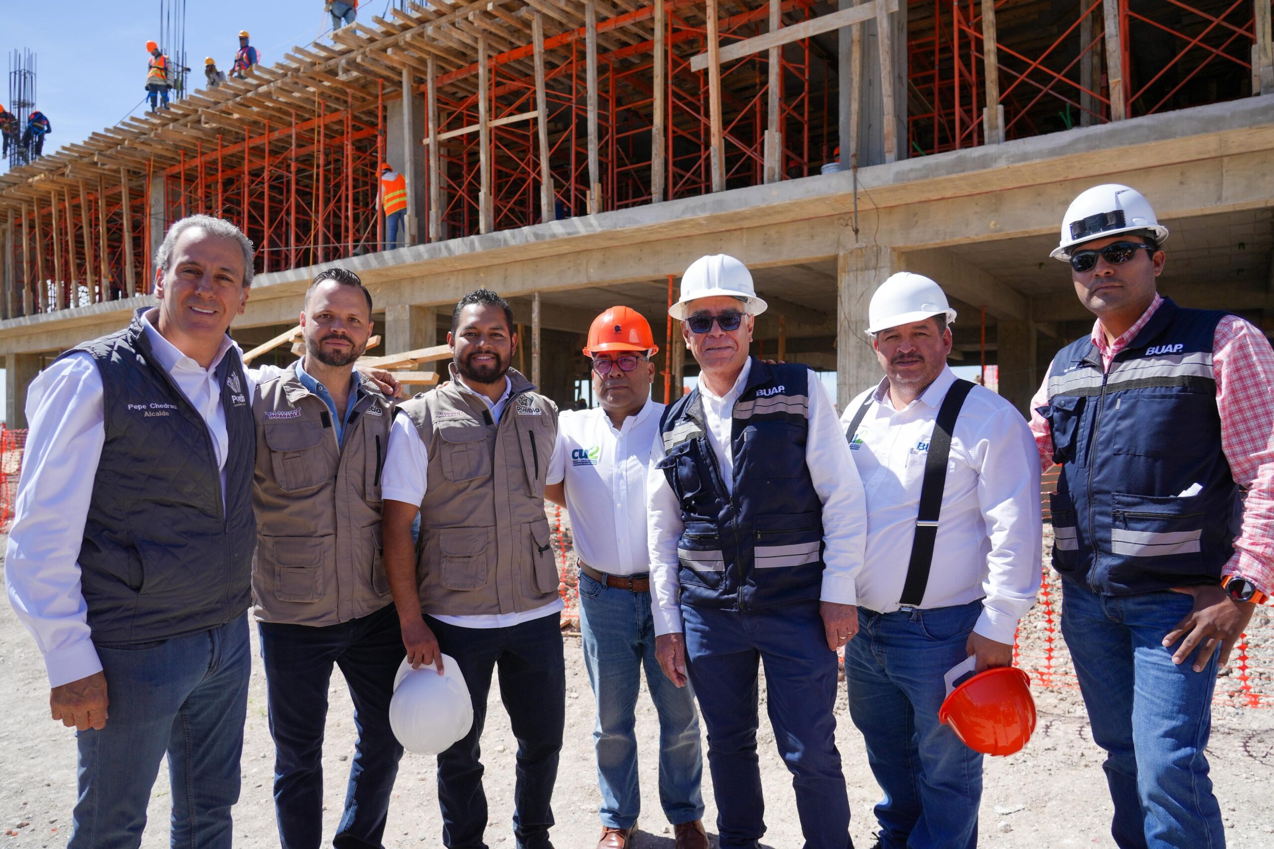 Supervisó Pepe Chedraui la construcción del bachillerato BUAP en Zacachimalpa foto