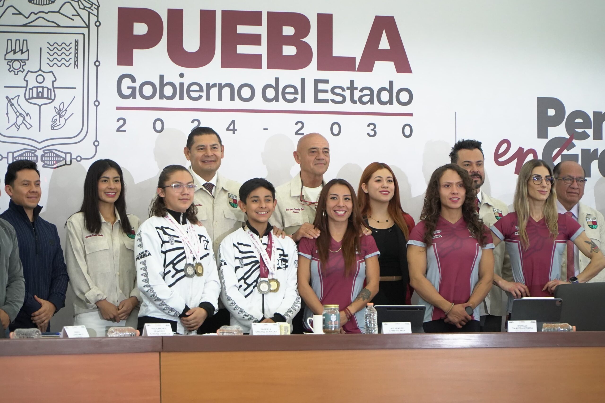 Presentan logo oficial de la Universidad del Deporte