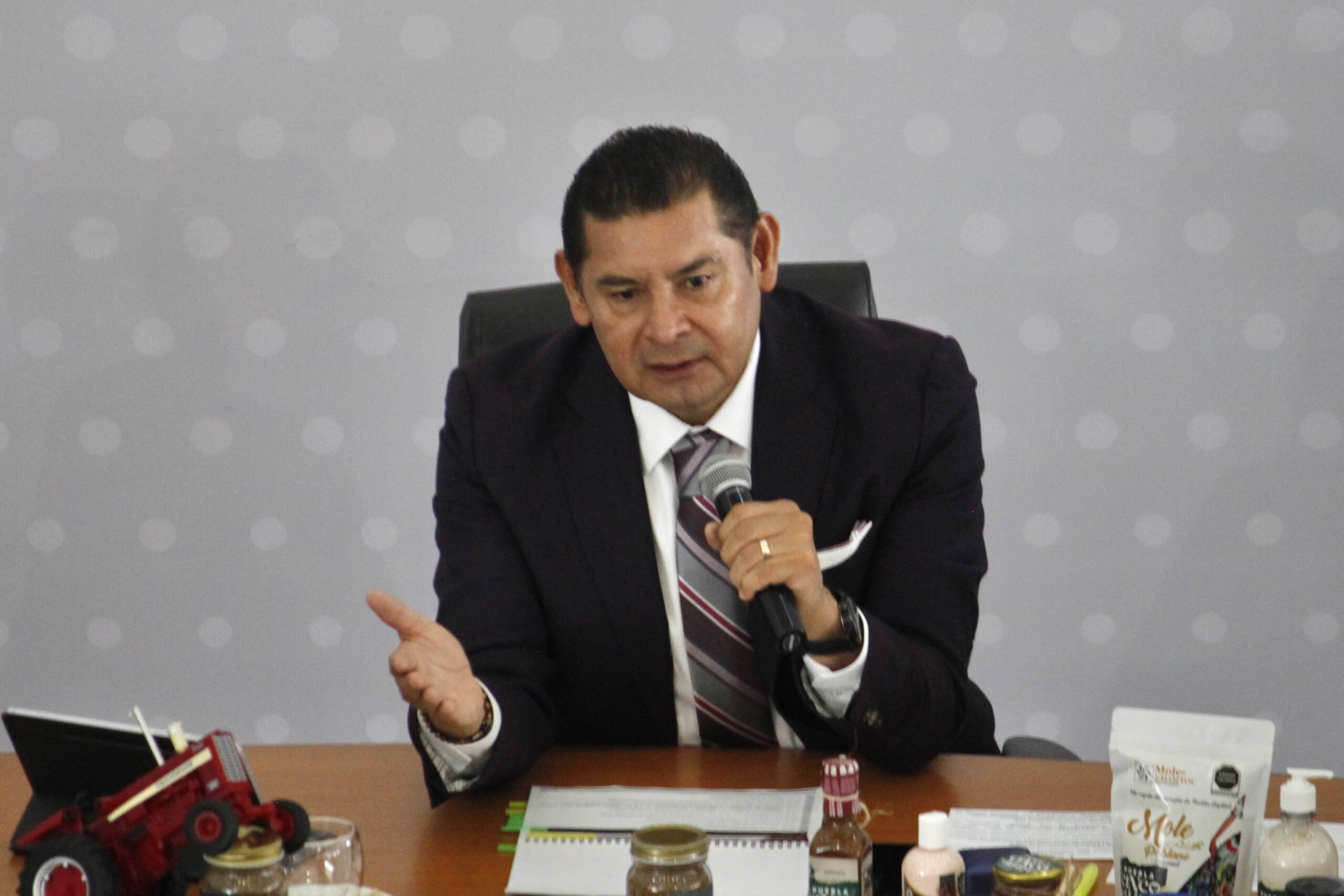 Armenta recuerda obligaciones a presidentes municipales