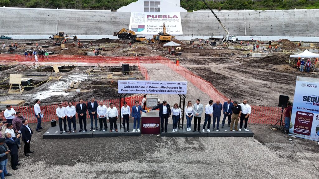 Armenta coloca primera piedra de Universidad del Deporte