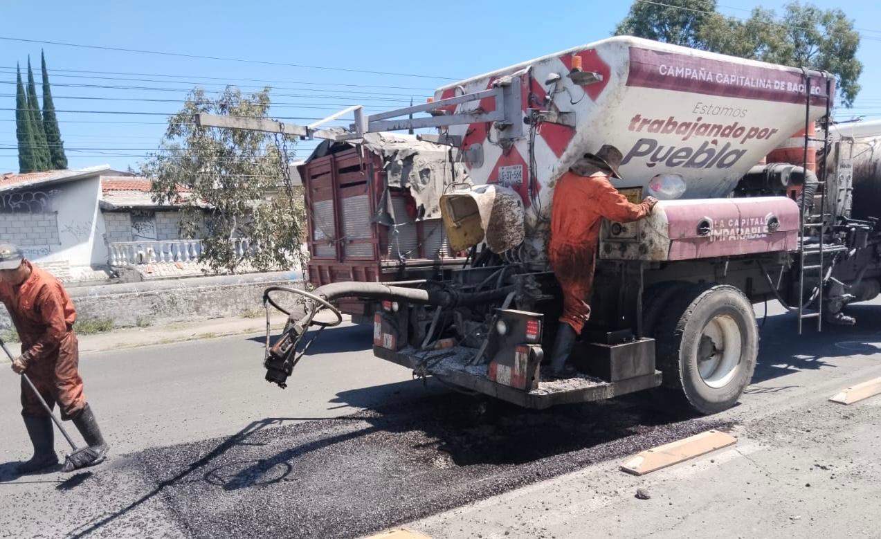 Avanza el programa de bacheo en distintas vialidades de Puebla concreto