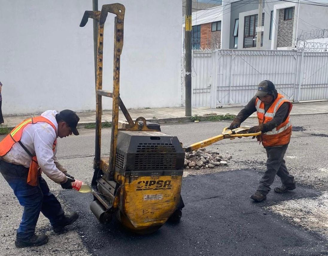 Avanza el programa de bacheo en distintas vialidades de Puebla trabajadores