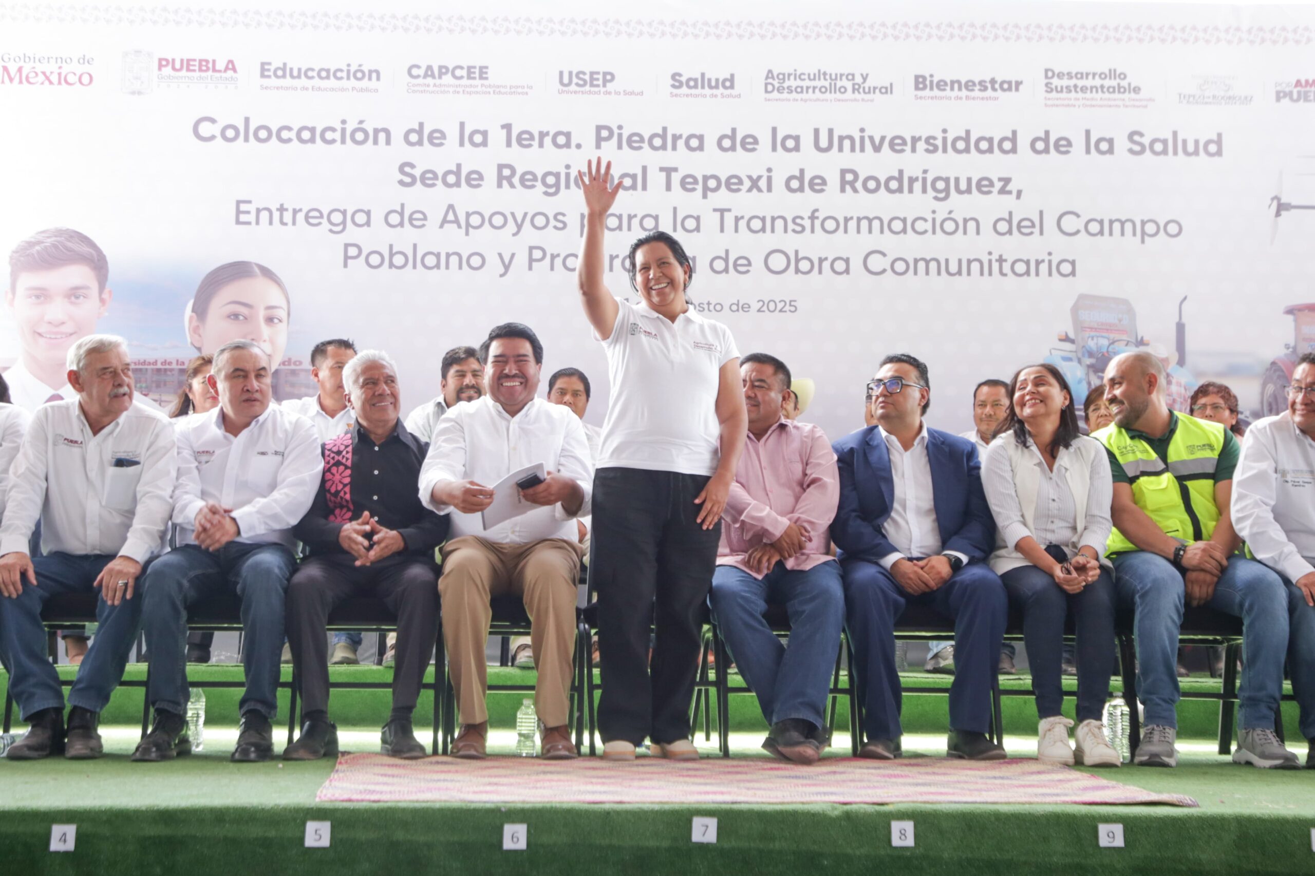 Colocan primera piedra de la Universidad de la Salud en Tepexi de Rodríguez Autoridades