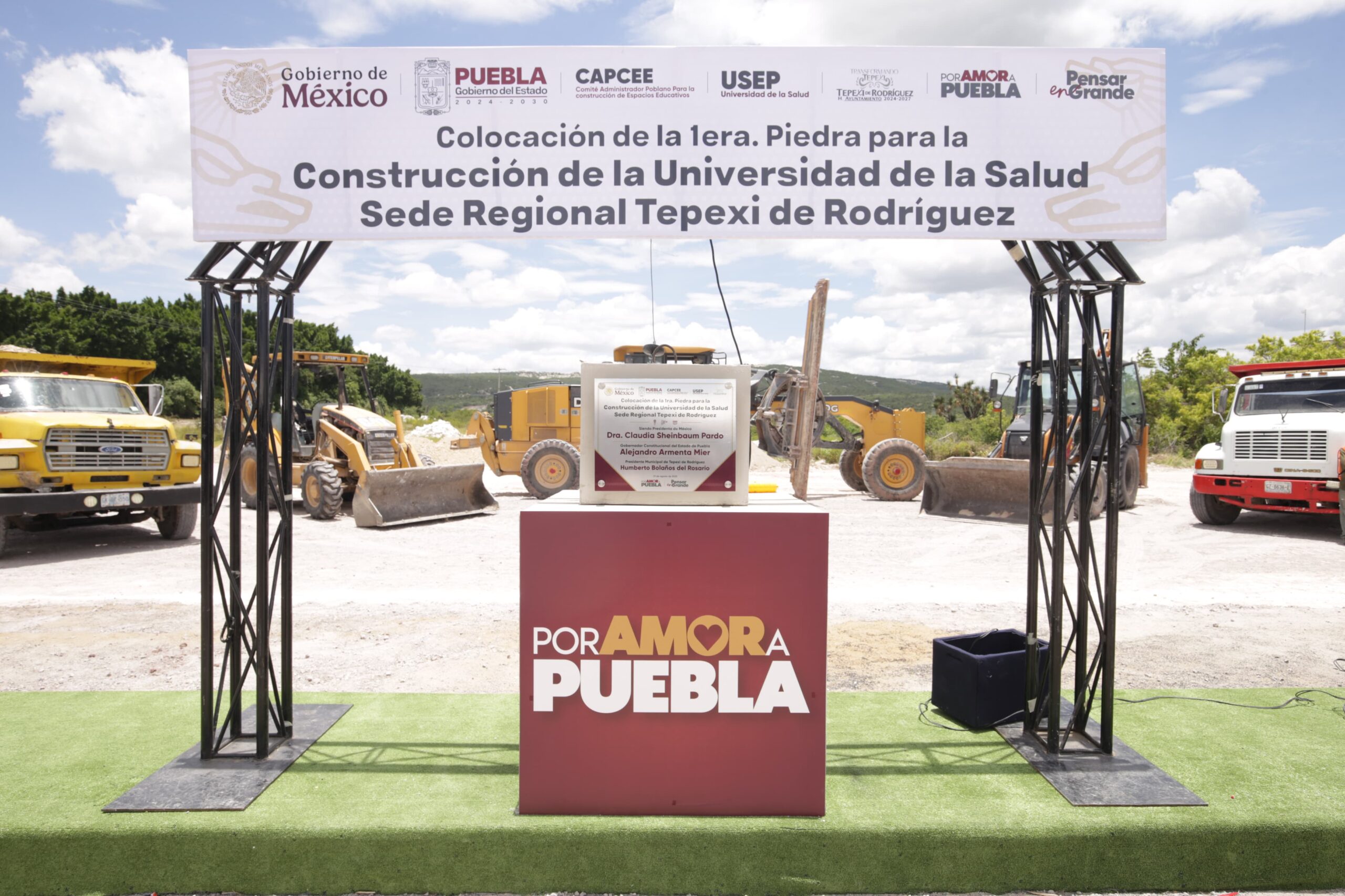 Colocan primera piedra de la Universidad de la Salud en Tepexi de Rodríguez foto
