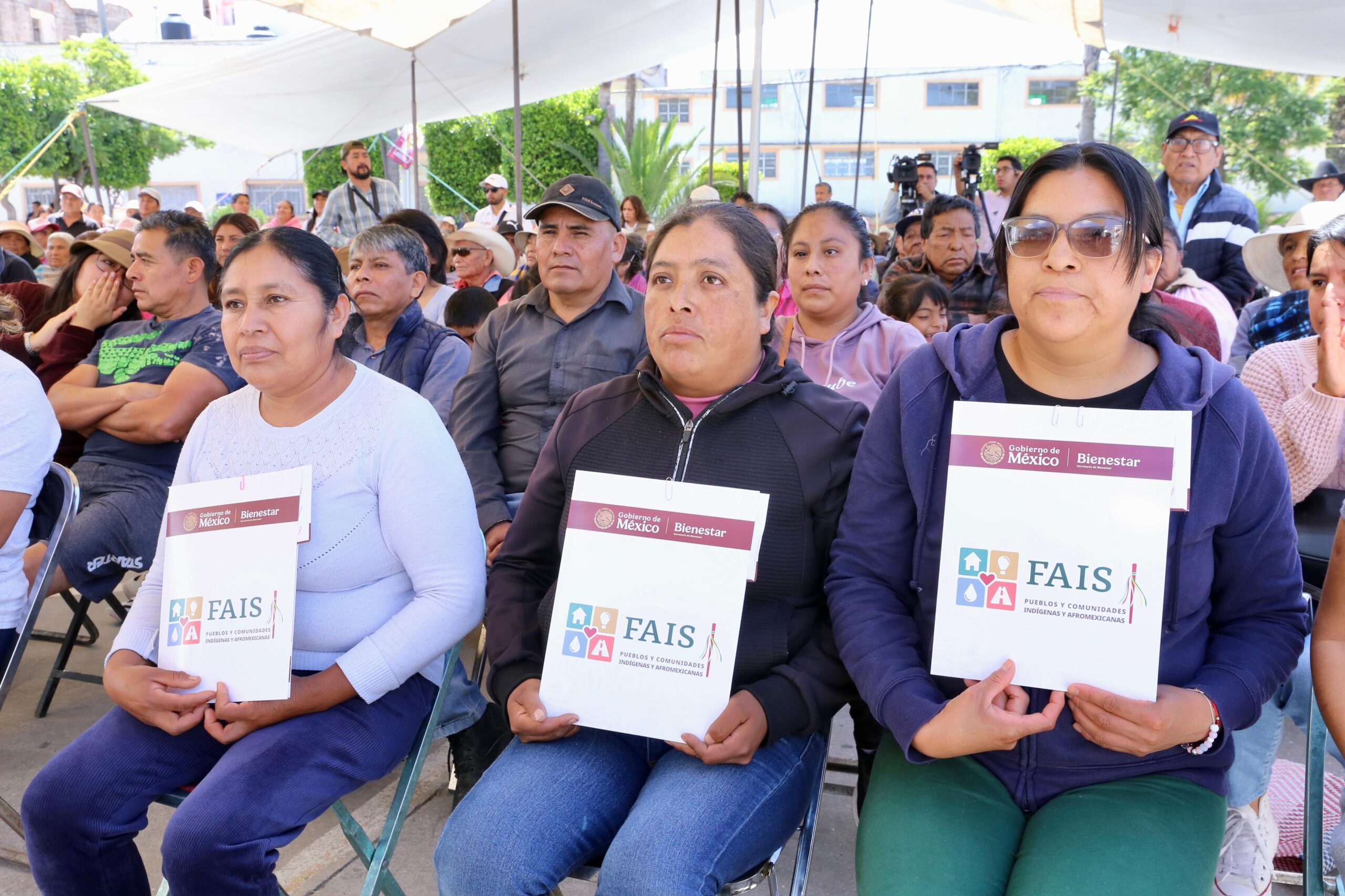 Gobierno Federal y Estatal reconocen derechos indígenas con histórica entrega de recursos en San Miguel Canoa.