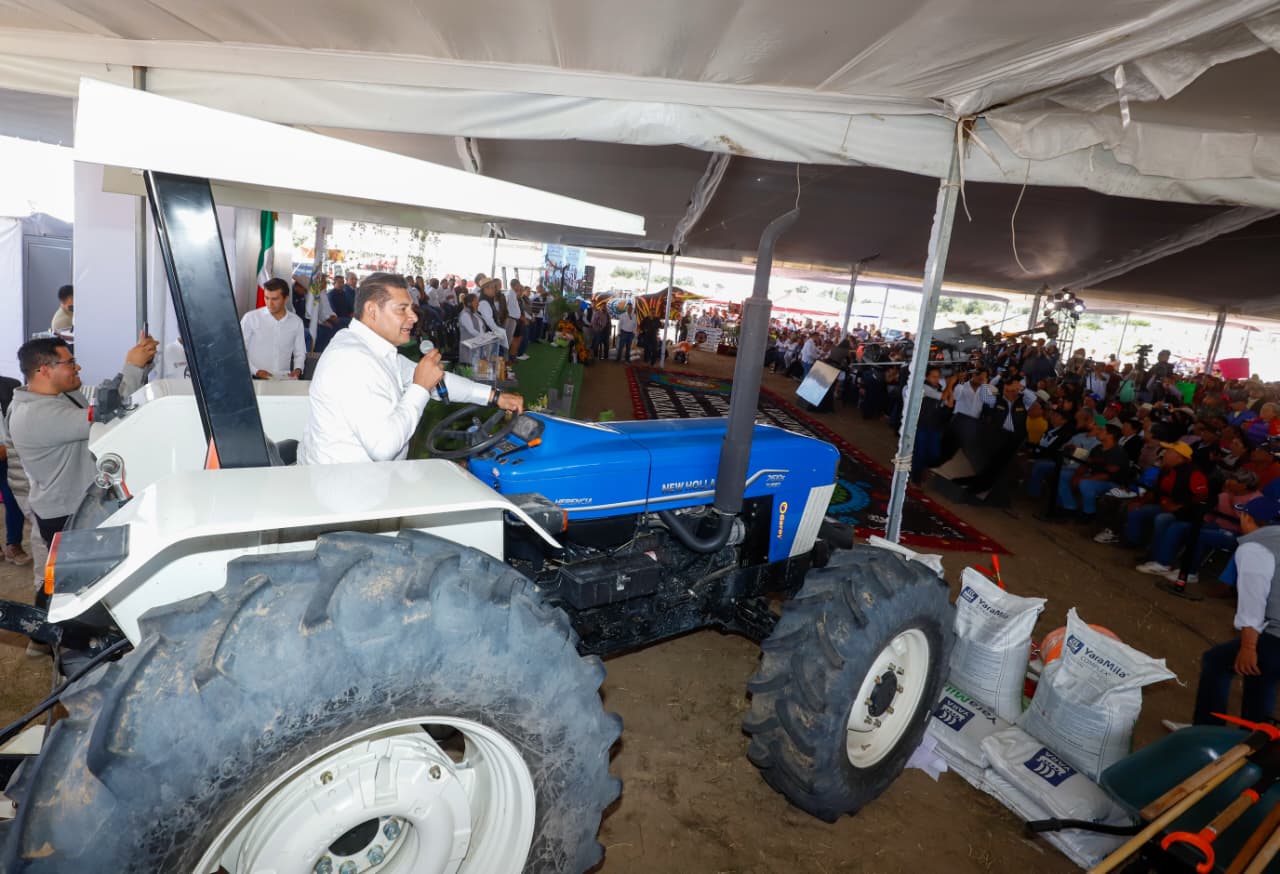 Gobierno de Puebla impulsa el campo en Nopalucan con apoyos y reforestación_foto1