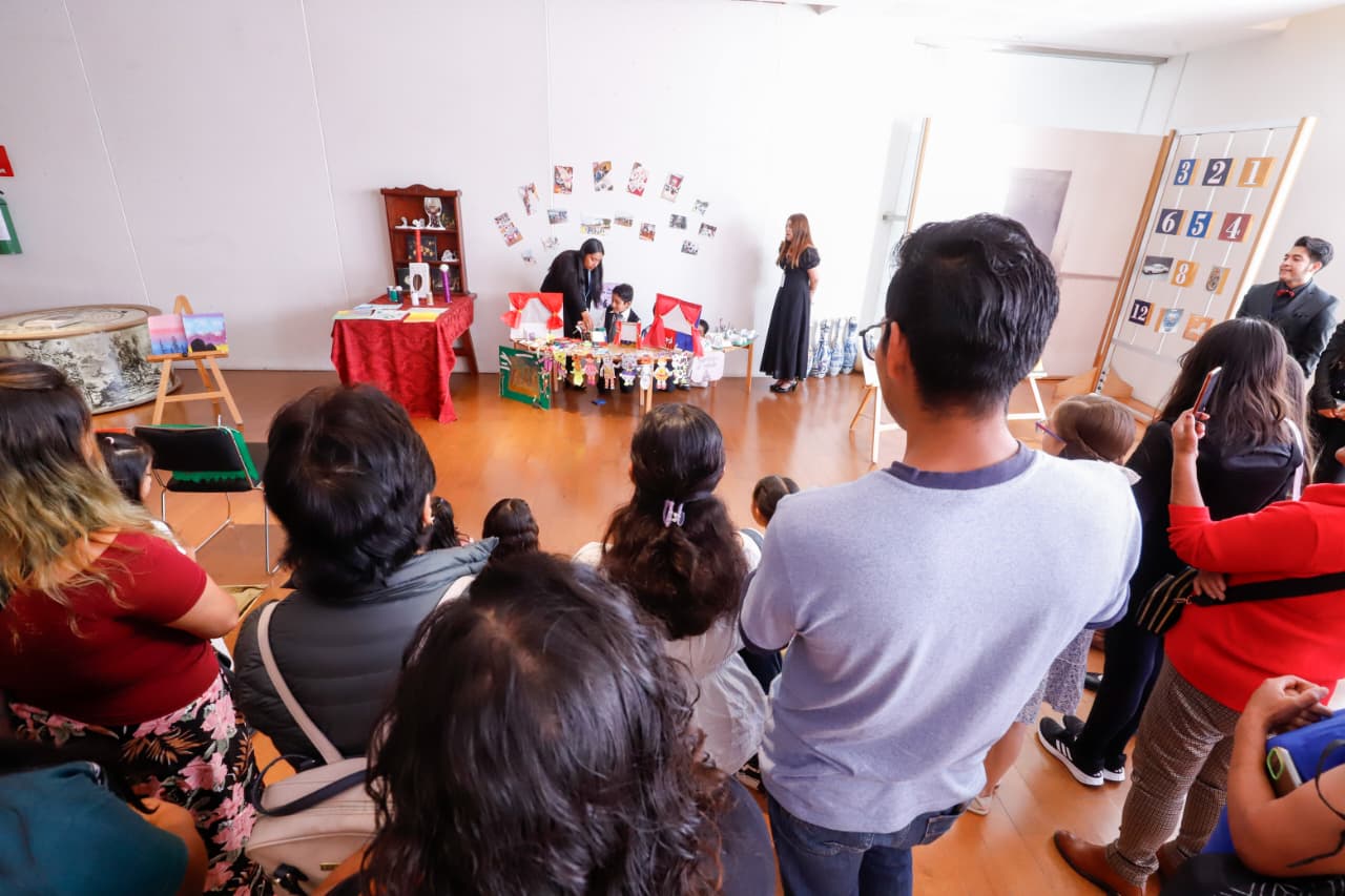 Niñas y niños disfrutan del arte en los Cursos de Verano 2025 teatro