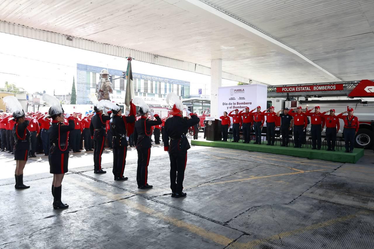 Reconocen en Puebla la labor del Cuerpo de Bomberos Ceremonia