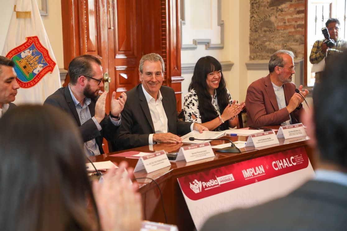 Ayuntamiento de Puebla impulsa seguridad urbana y desarrollo sostenible en mesa de trabajo con CIHALC