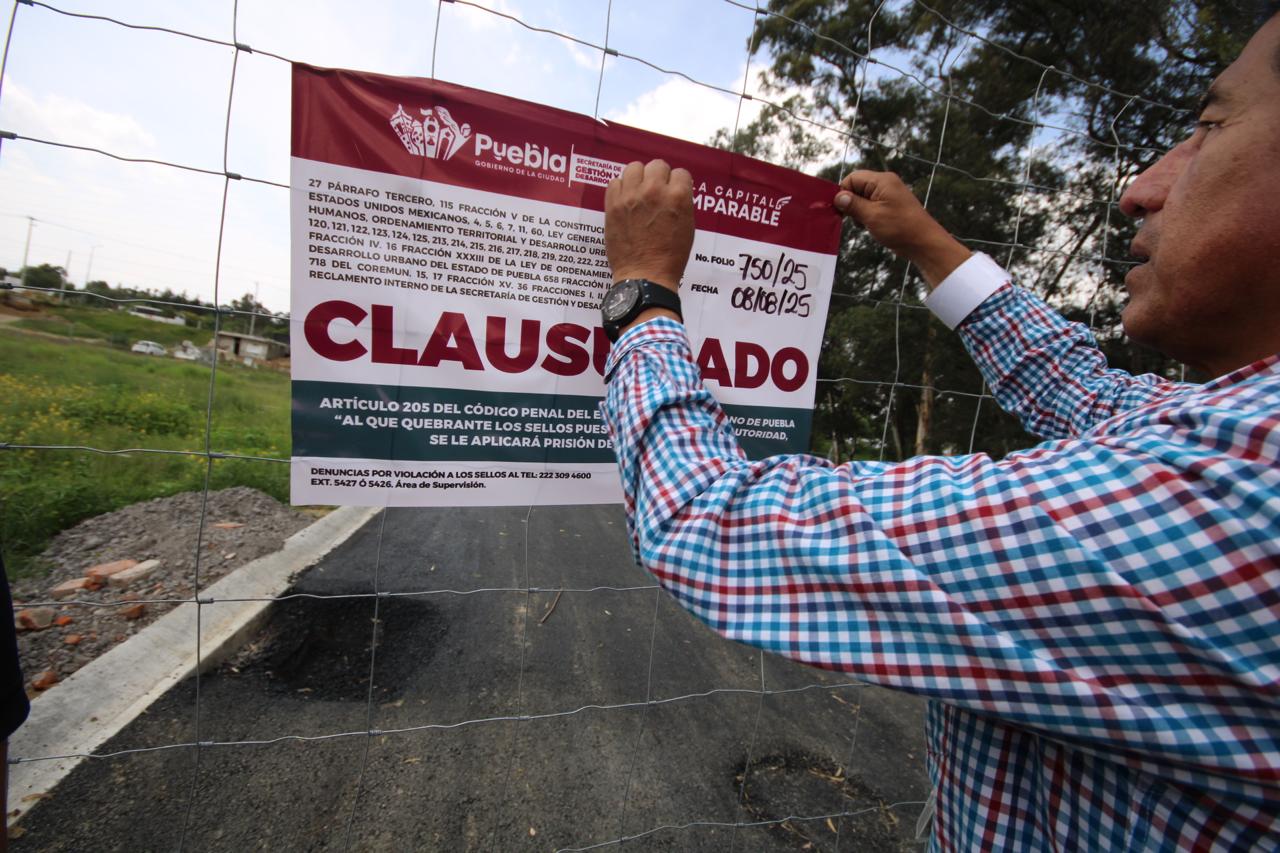 Detienen a dos trabajadores de construcción por quebrantar sellos de clausura en obra irregular