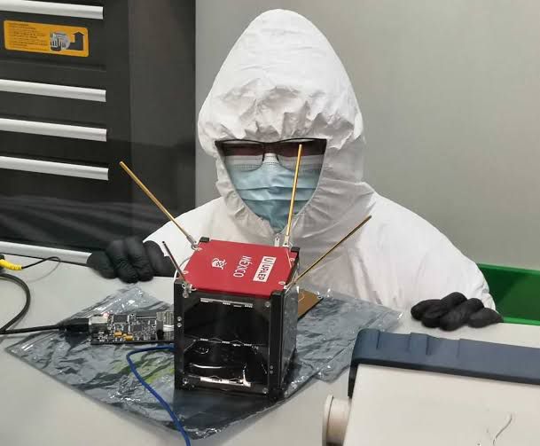 Puebla impulsa innovación con autos eléctricos y segundo nanosatélite