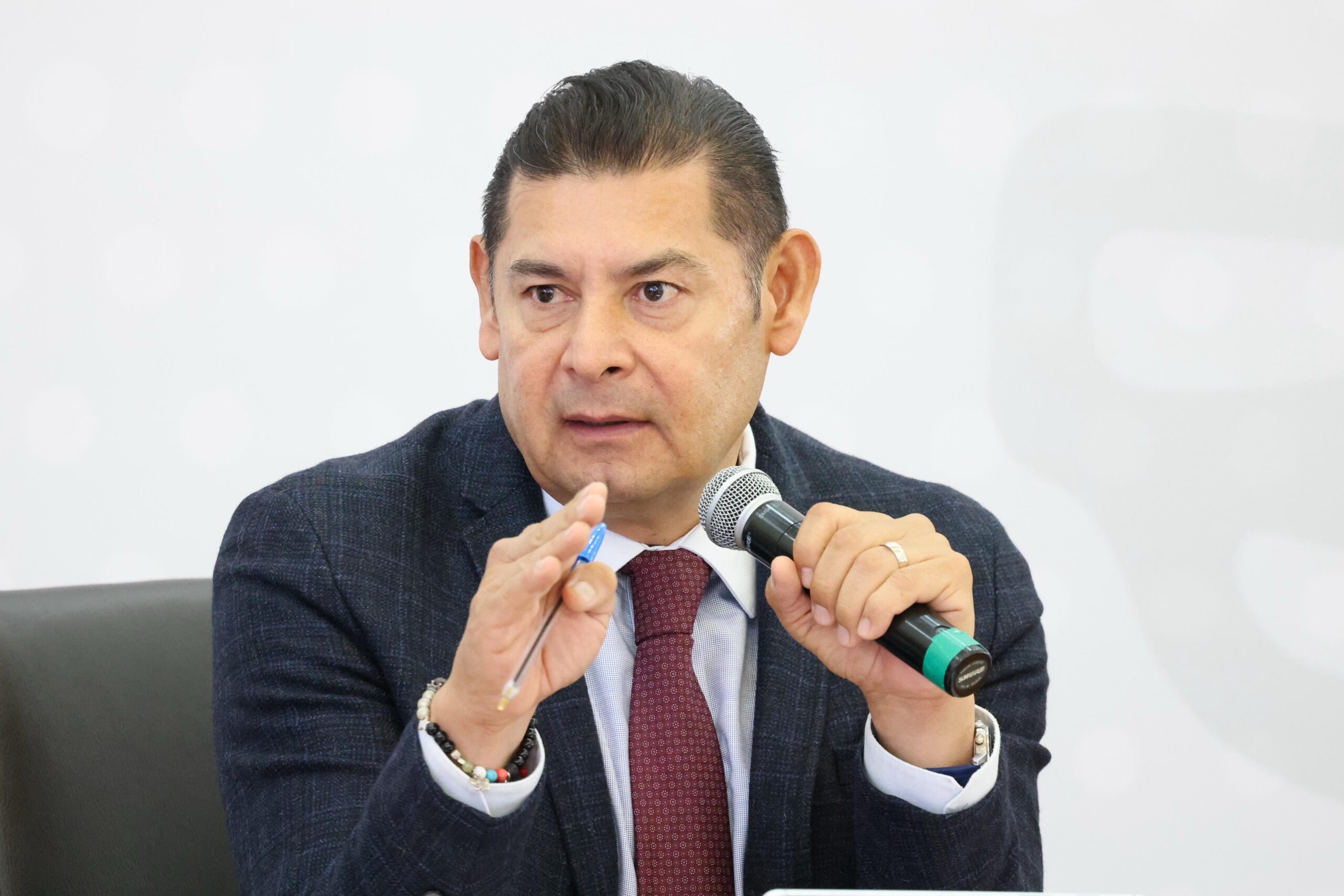 Gobernador de Puebla garantiza estacionamientos gratuitos y combate actos delictivos en estadios