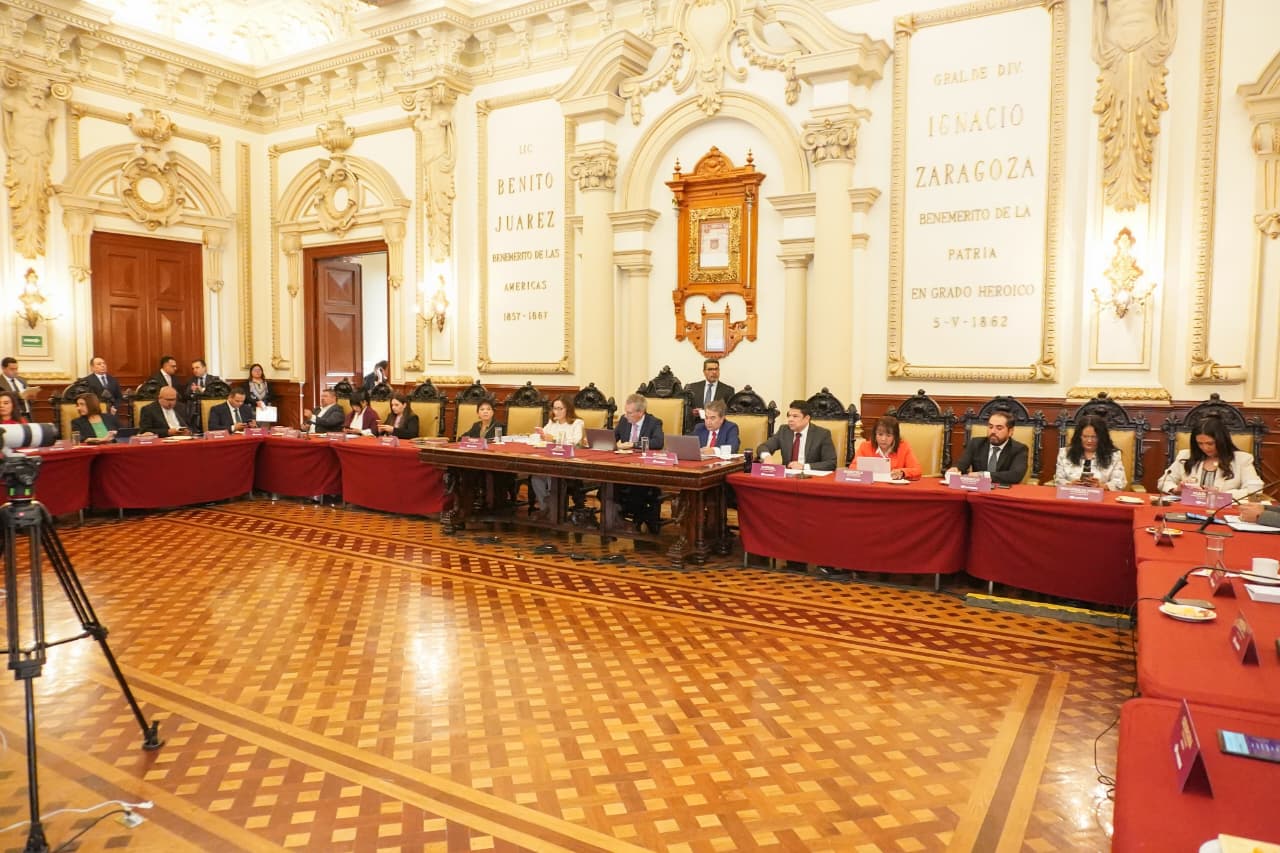 Cabildo de Puebla aprueba nuevos parquímetros en San Alejandro y publicidad en paraderos peatonales