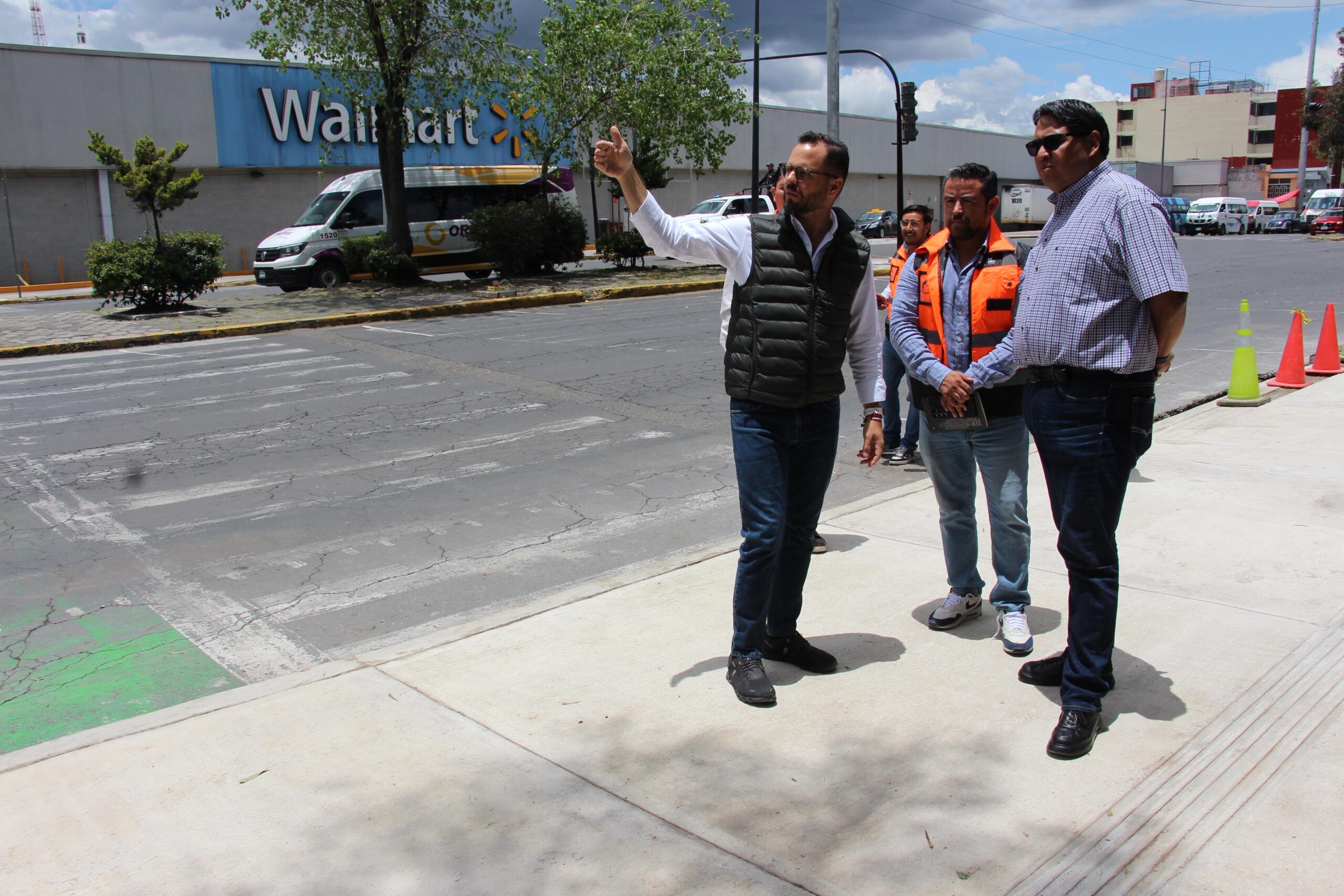 Puebla refuerza cruces viales para proteger peatones
