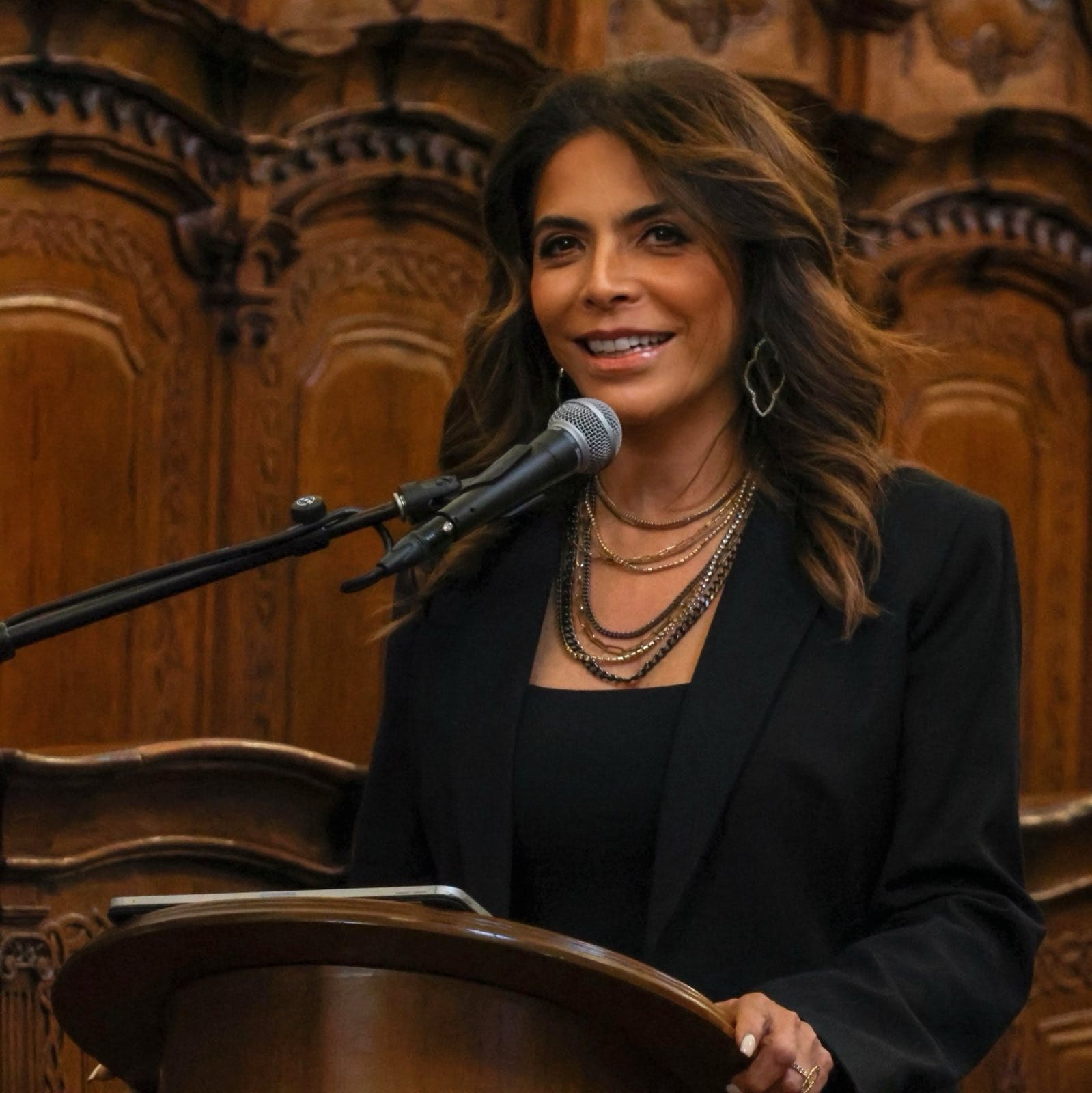 Develan billete conmemorativo del Bicentenario de la BUAP