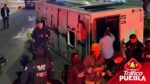 Camión de la Ruta 52 se volcó sobre el Bulevar Xonacatepec: 25 personas resultaron heridas