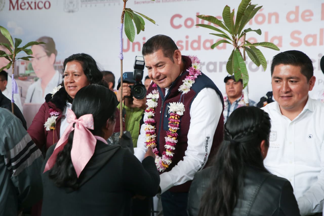 Alejandro Armenta fortalece la reforestación y economía en la Sierra Negra entrega