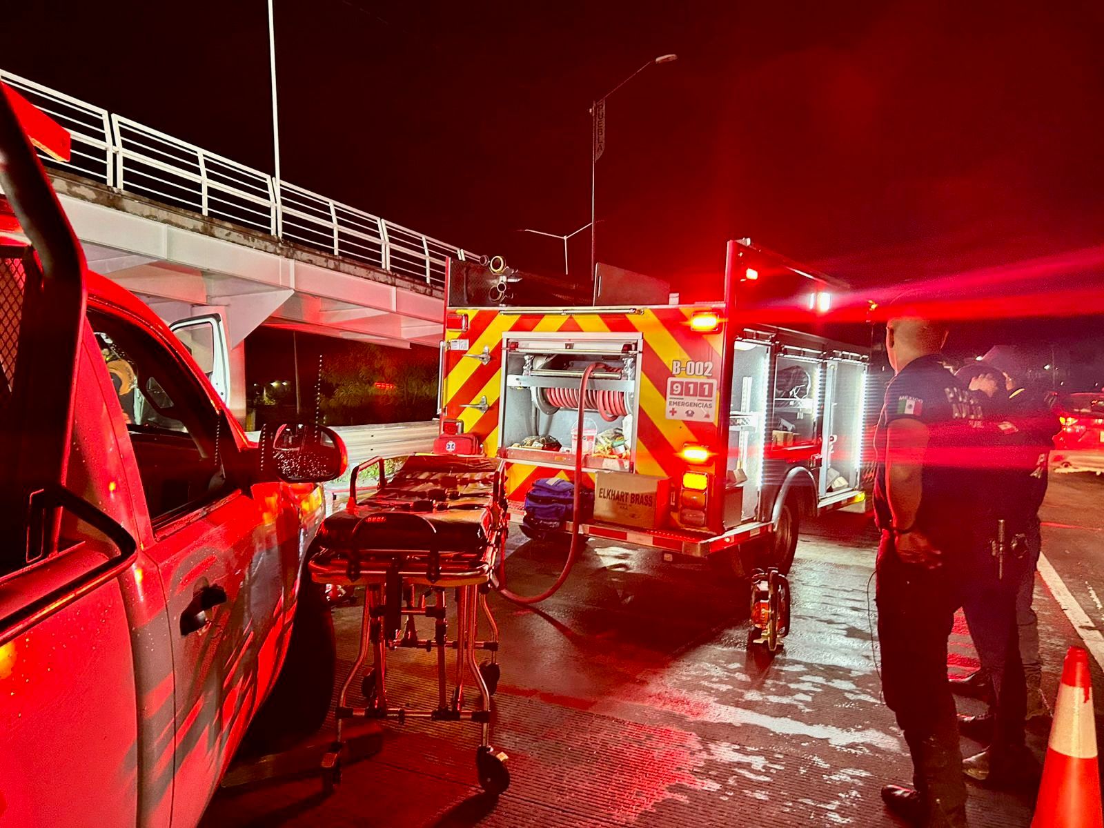 Conductor queda prensado tras accidente en Periférico Ecológico Bomberos