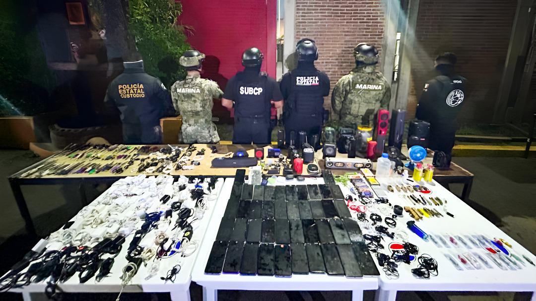 Decomisan objetos prohibidos en el penal de San Miguel en Puebla teléfonos
