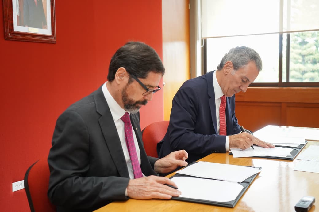 Gobierno de la Ciudad y la IBERO firman convenio para apoyar mujeres en educación financiera documento