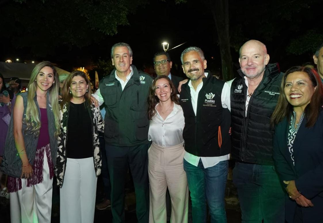 Inaugura Pepe Chedraui rehabilitación de la fuente del Jardín El Carmen equipo