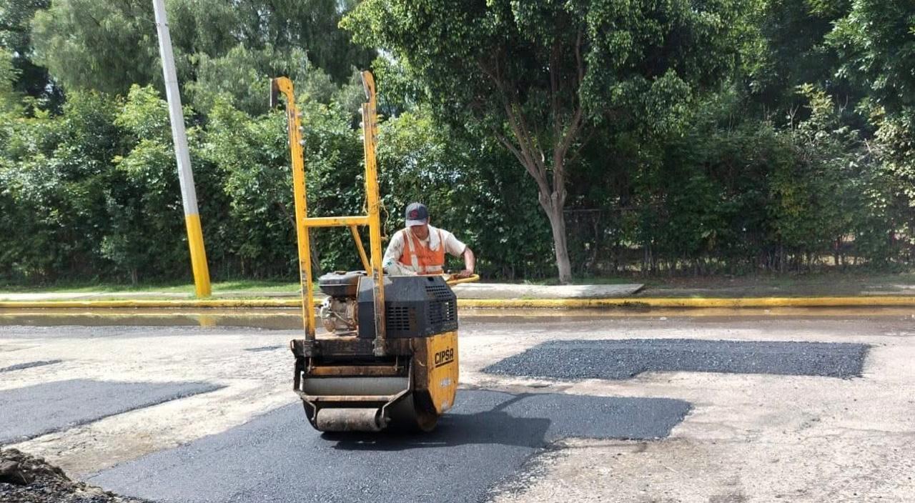 Continúa con la campaña Bacheando Puebla estas son las vialidades intervenidas hoy trabajador concreto