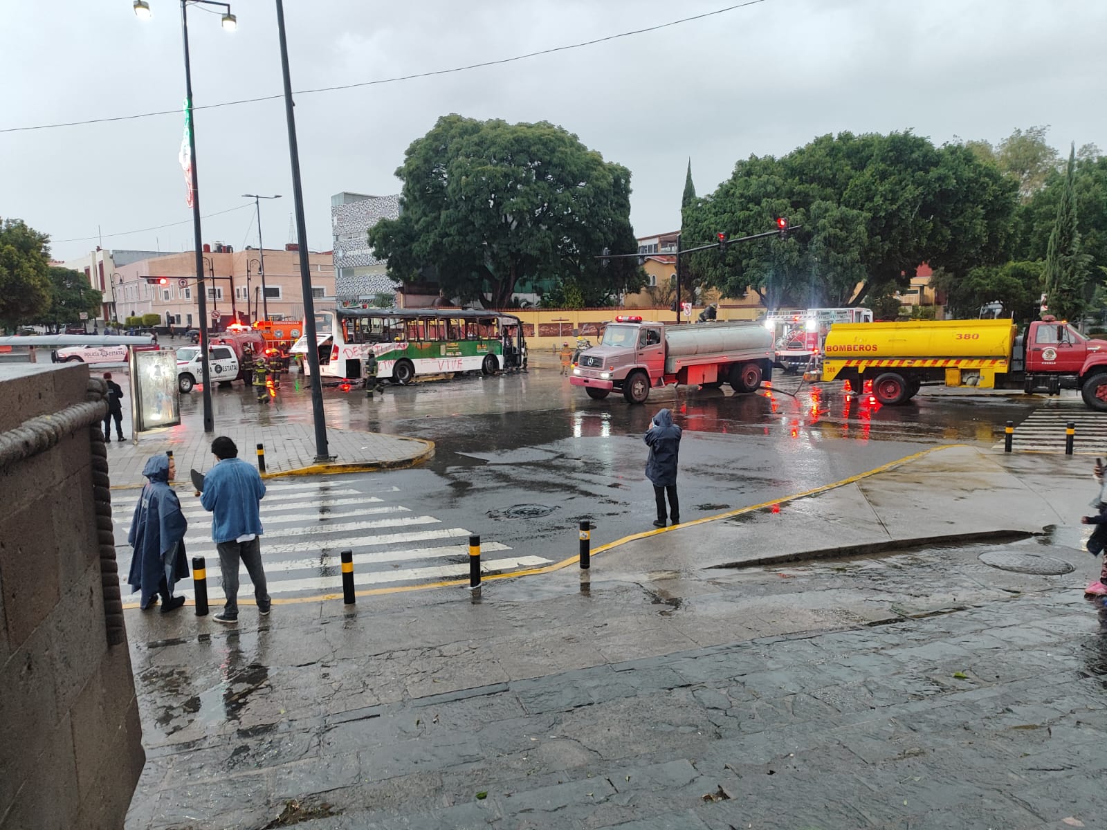 Estudiantes de la Escuela Normal Rural “Carmen Serdán” de Teteles realizan nueva protesta y actos de vandalismo
