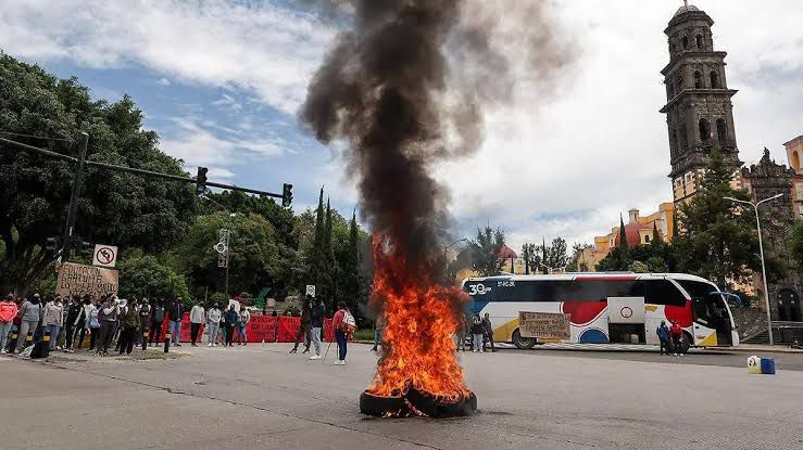 Armenta condena violencia y pide diálogo en Puebla