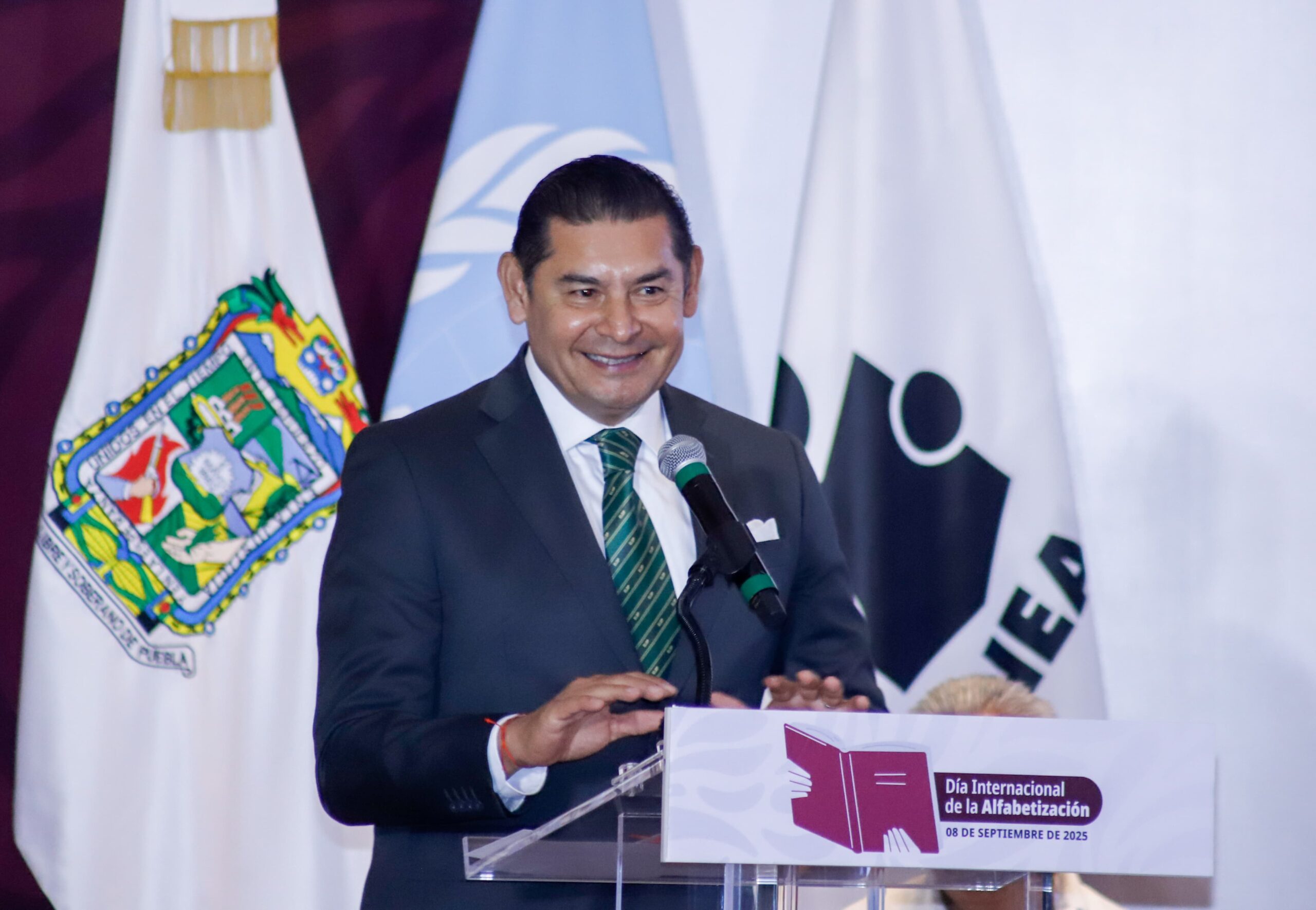 México avanza hacia la erradicación del analfabetismo