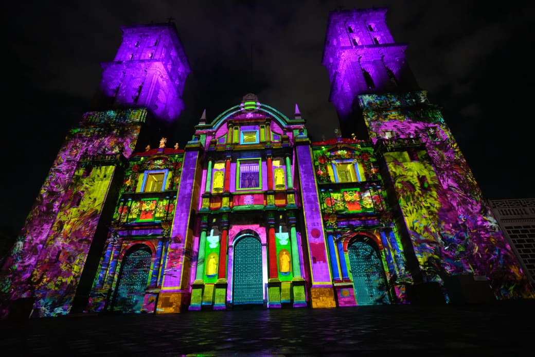Inauguran videomapping “Septiembre Brilla” en la Catedral de Puebla