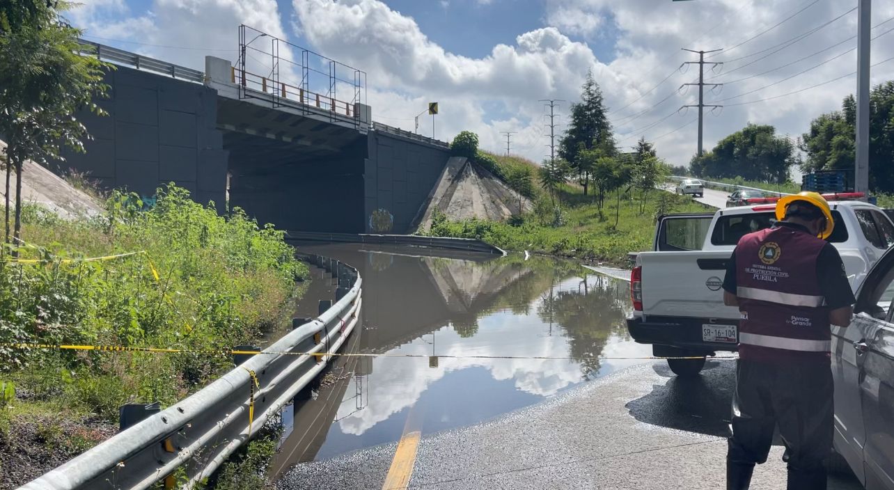 Protección Civil atiende inundación en Periférico