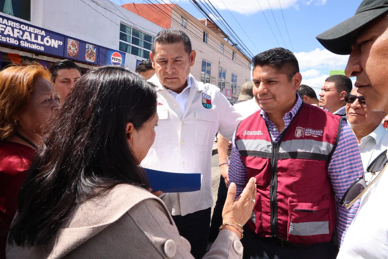 Alejandro Armenta constata avance en obras de pavimentación en Camino Real y Zavaleta