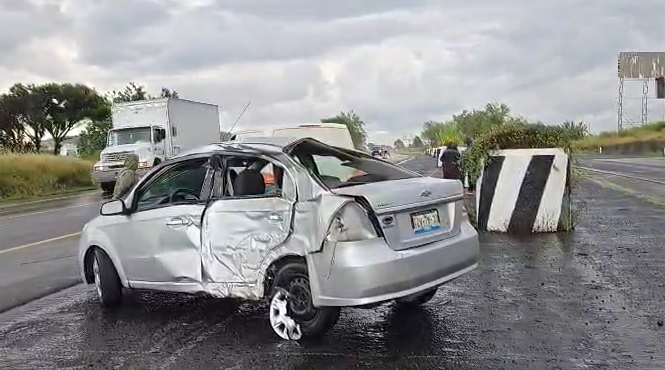 Fuerte accidente en la autopista Atlixco–Puebla deja dos adultos mayores fallecidos