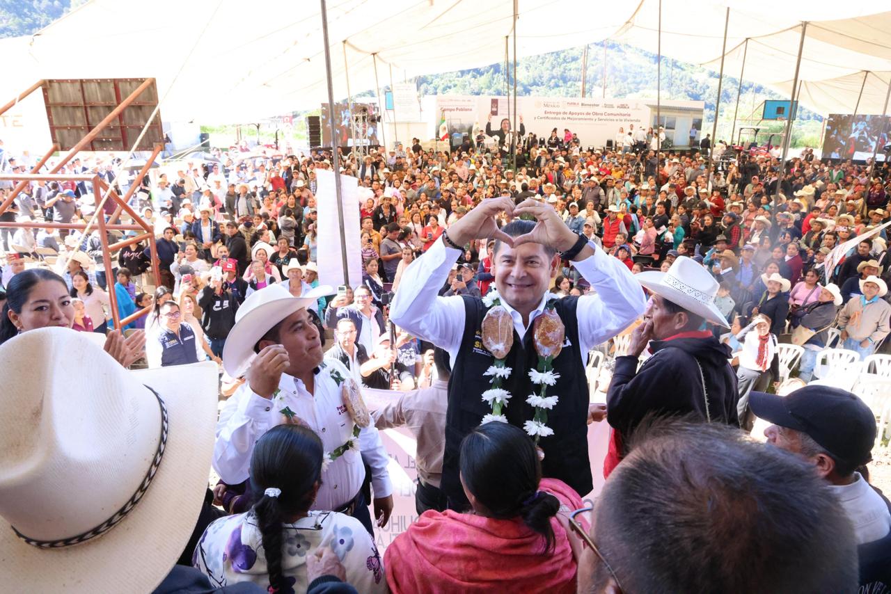 El gobernador Alejandro Armenta encabezó la entrega de apoyos para fortalecer el campo en Cuautempan