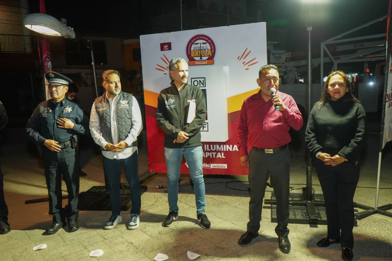 Puebla Brilla llegó hasta la Resurrección calle de noche
