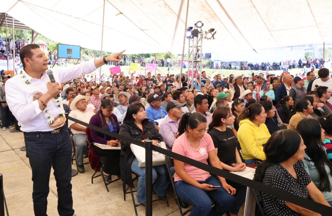 Gobernador Alejandro Armenta entrega apoyos por más de 5.5 millones en Cuautempan conferencia