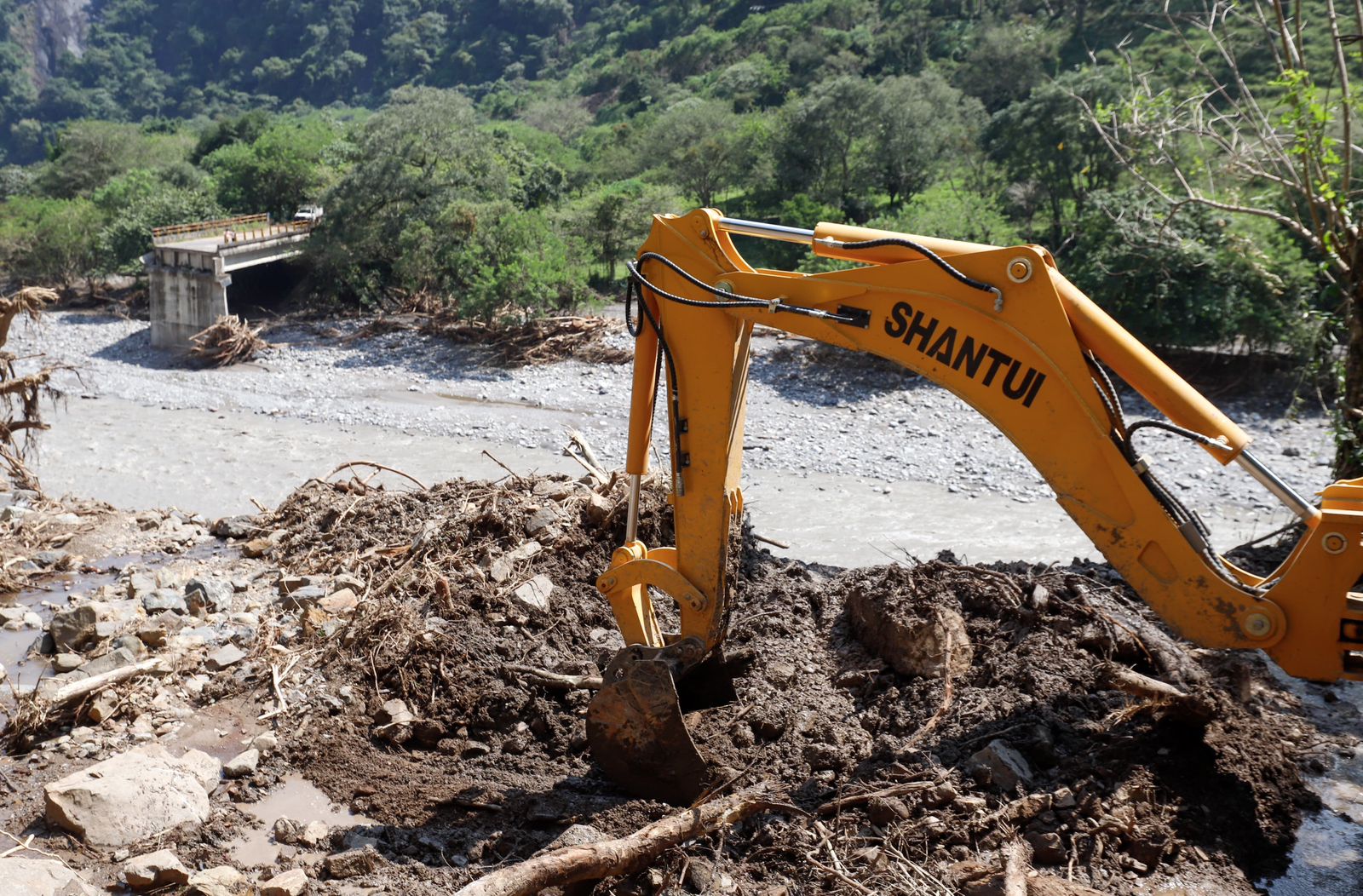 Gobierno Federal y Estatal reabren accesos a Tlacuilotepec y anuncian reconstrucción del puente colapsado